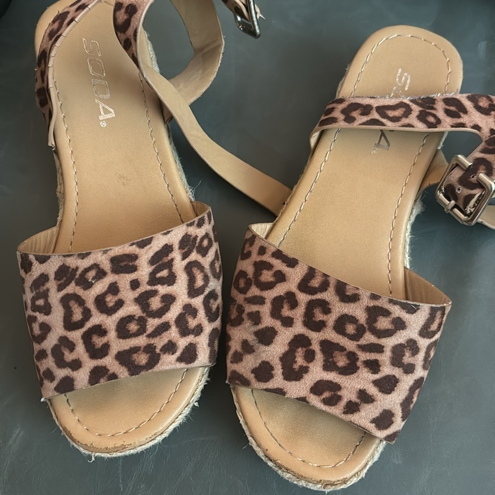 ❤️3 for $15! ❤️ SODA animal print sandals. Oat Cheetah! Size 2, ❤️3 for $15!❤️ - Picture 5 of 13